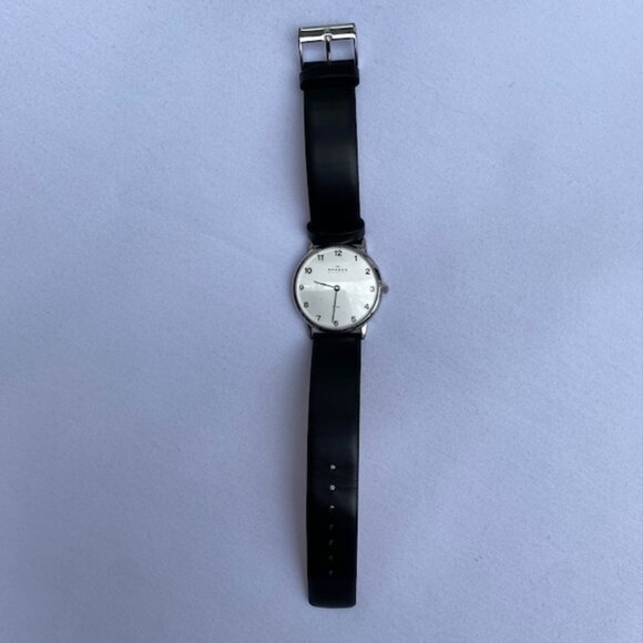 Skagen Mens Watch Minimalist Design Genuine Black Leather Strap (Unisex) - Picture 4 of 4